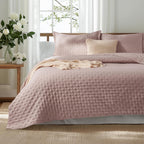 Quilts Queen Size - Bright White Bedspread Queen Size & Lightweight Comforter, Modern Coverlet with Clover Pattern, Ultra Soft All-Season Bedding, 90 x 96 Inches | Stitch-Free Quilting, Lightweight, Summer Bedding Set, Machine Washable, Pet-Friend