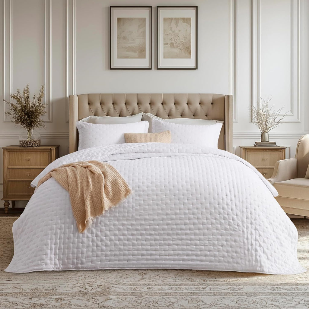 Quilts Queen Size - Bright White Bedspread Queen Size & Lightweight Comforter, Modern Coverlet with Clover Pattern, Ultra Soft All-Season Bedding, 90 x 96 Inches | Stitch-Free Quilting, Lightweight, Summer Bedding Set, Machine Washable, Pet-Friend