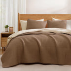 Queen Quilt-3 Pieces Lightweight Bedspreads Olive Green Queen Size Quilt Bedding Set for All Seasons, Soft Summer Coverlet with 2 Pillow Shams Suitable for Bed & Couch