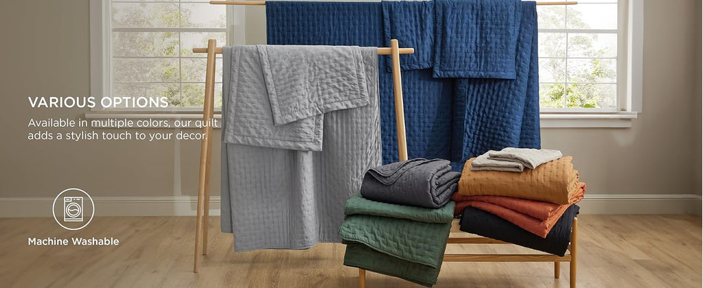 Quilts Queen Size - Bright White Bedspread Queen Size & Lightweight Comforter, Modern Coverlet with Clover Pattern, Ultra Soft All-Season Bedding, 90 x 96 Inches | Stitch-Free Quilting, Lightweight, Summer Bedding Set, Machine Washable, Pet-Friend